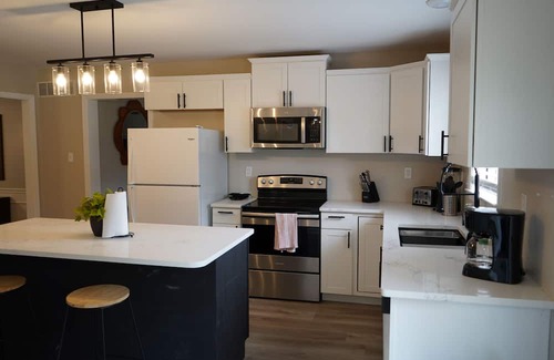 Ellendale House | Modern & Roomy 5- Bedrooms Home with Pool, Near Shelby Farms Park