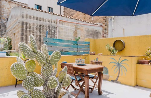 Sambuca di Sicilia Apartment | Apartment 'Ajman House' with Mountain View, Private Terrace and Air Conditioning