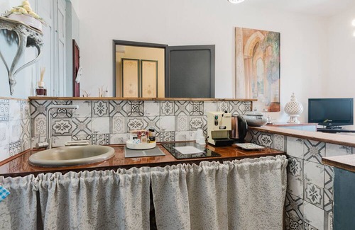 Sambuca di Sicilia Apartment | Apartment 'Ajman House' with Mountain View, Private Terrace and Air Conditioning