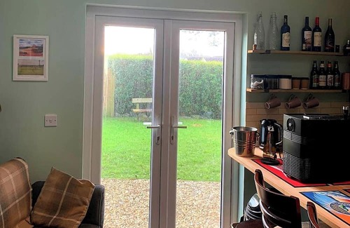 Llanelli Cabin | Y Caban-The Cabin-1 Bed-Sleeps 2-Parking-Fast Wifi