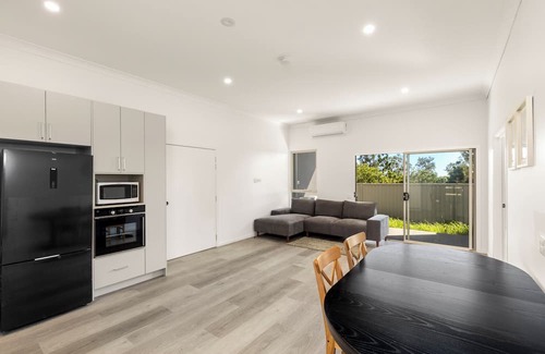 Goodna House | 5 Guest 3 Bed,3 Bath Free Parking, wifi, patio