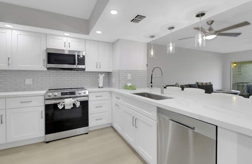 Marco Island Condo | Fresh Marco Condo l Lush Views