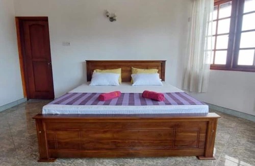 Kandy Bed & Breakfast | Mystique Hideout : King Room with Balcony