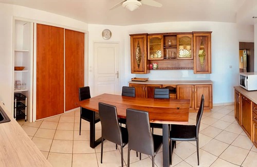 Piton Saint-Leu Apartment | Appartement le Fanjan, T3 de 80m² avec terrasse de 30m² vue jardin et piscine