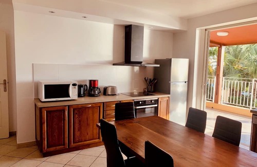 Piton Saint-Leu Apartment | Appartement le Fanjan, T3 de 80m² avec terrasse de 30m² vue jardin et piscine
