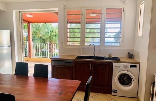 Piton Saint-Leu Apartment | Appartement le Fanjan, T3 de 80m² avec terrasse de 30m² vue jardin et piscine