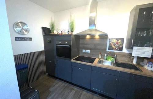 Estenfeld House | Classic double room with fitted kitchen in the basement