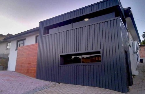 Port Elizabeth Apartment | Cozy 1-Bedroom Apartment in Sunny Gqeberha with AC, WiFi