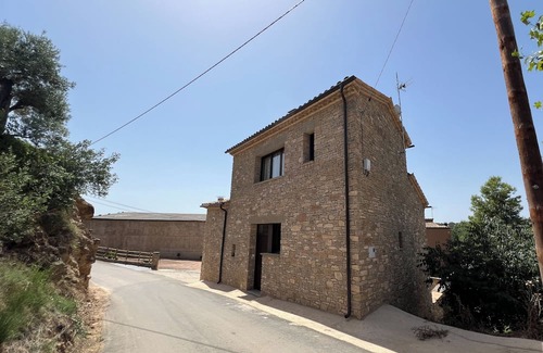 Vilanova de Meia House | Cal Gabarró - House for 12 people with swimming pool, WiFi, AC and BBQ