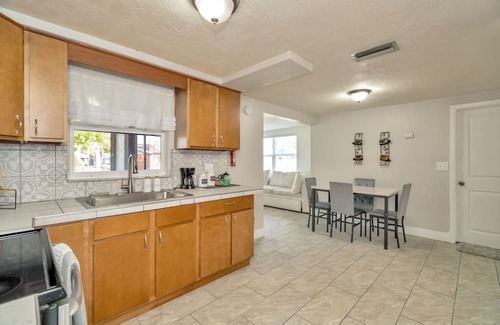 Embassy Hills House | Charming 2-bedroom house with AC, WiFi in Port Richey FL Near Weeki Wachee Park