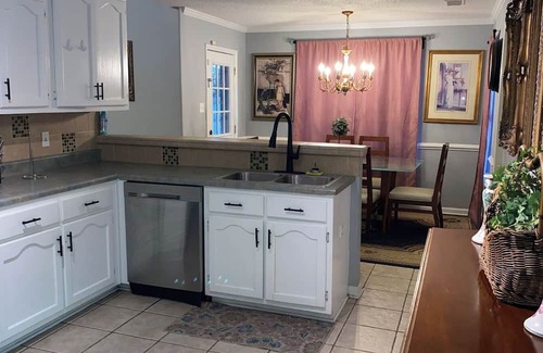 Olive Branch House | 6 Bedroom Home w/POOL in Desirable Olive Branch Suburb Near Stateline