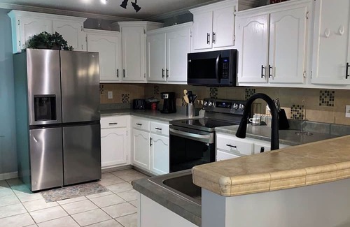 Olive Branch House | 6 Bedroom Home w/POOL in Desirable Olive Branch Suburb Near Stateline