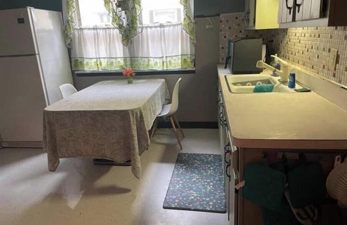 Cleveland House | House in the Hood 3-bedroom SE Cleveland with WiFi
