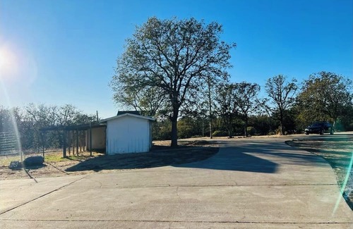 Cottonwood Apartment | #2 Relaxing Rustic Retreat studio on 21 acres in Cottonwood WiFi, AC, Yoga room