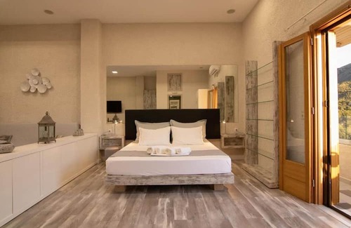 Tourloti Apartment | The Mountain House| Authentic Cretan Hideaway| Breathtaking & Nature Views