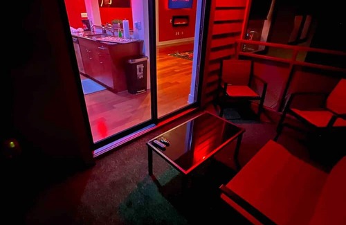 Lindbergh Apartment | The Red Room