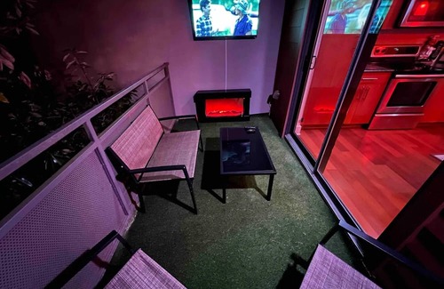 Lindbergh Apartment | The Red Room