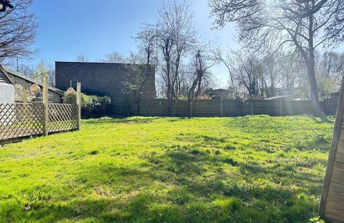 Crawley Apartment | 1-Bed Flat Free Parking 5 Min LGW Airport