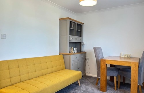 Crawley Apartment | 1-Bed Flat Free Parking 5 Min LGW Airport