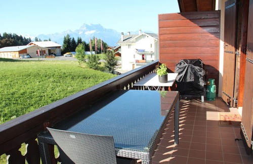 Leysin Apartment | Comfortable apartment with balcony and view