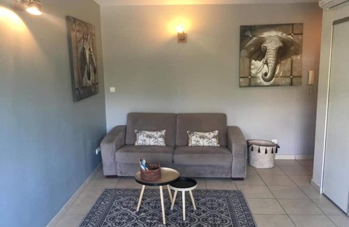 Grand Fond Apartment | Large Studio in saint Gilles les Bains Fully equipped, private parking.