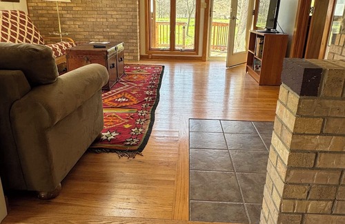 Lawrence Other | Sunflower/Mushroom Farmhouse just 6 minutes from Lawrencen"Wakarusa Valley Farm"