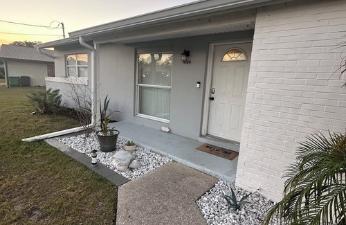 Deltona Lakes House | FL LAKEFRONT full house 2/1
