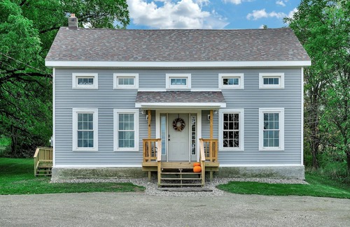Granville House | Modern 3-bedroom farmhouse with WiFi and spectacular views in charming Granville
