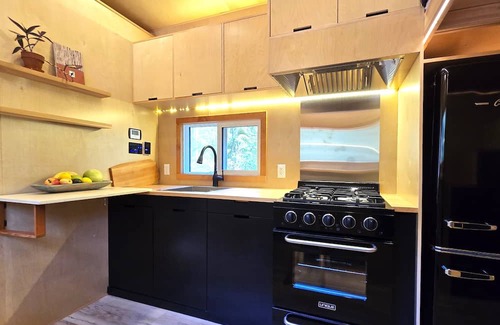 Lund House | (NEW) Designer Tiny Home Nestled in Tranquil Forest- Nature Lover's Paradise