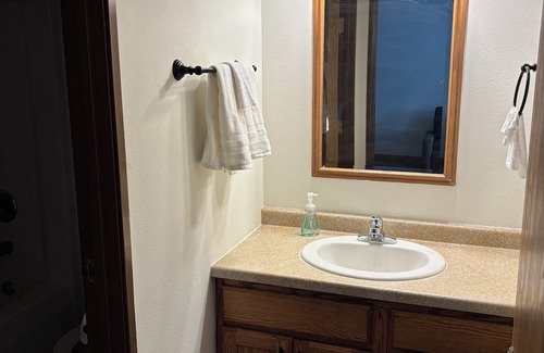 Stevens Point Condo | Charming 2-bedroom condo with AC, WiFi in Stevens Point Noise Potential