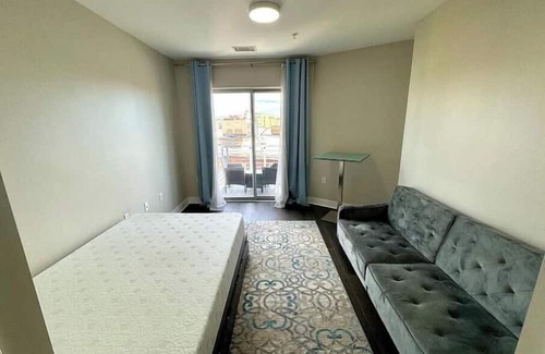 Mount Pleasant Condo | Bright studio in the heart of DC