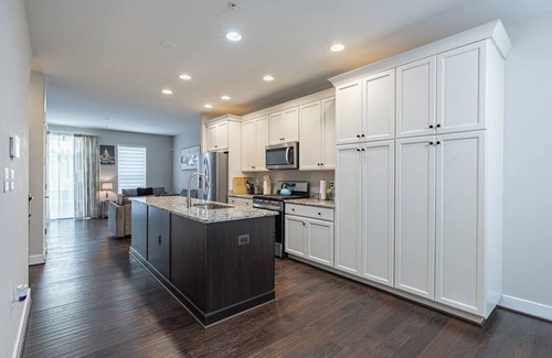 Northeast House | NICE Gorgeous Townhouse 4BR with Private Garage
