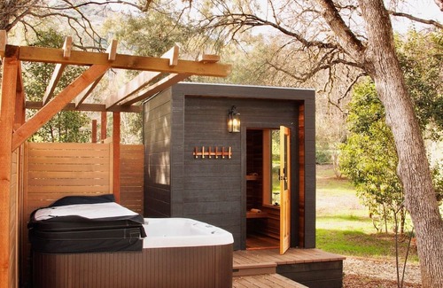 Three Rivers House | Charming 4-bedroom retreat, AC, sauna and hot tub close to Sequoia Nat'l Park