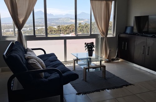 Mountainside Apartment | 1-bedroom apartment in picturesque Gordon's bay - Cape town with ocean view
