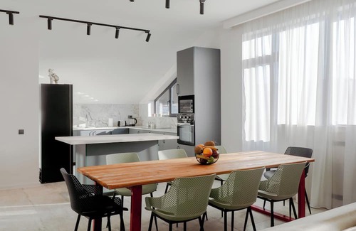 Tbilisi Apartment | Spacious 3-bedroom apartment with AC, WiFi in charming Tbilisi