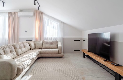 Tbilisi Apartment | Spacious 3-bedroom apartment with AC, WiFi in charming Tbilisi