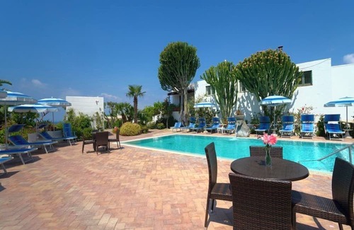 Forio Bed & Breakfast | Bachelorette party with a 360-degree panoramic toast (up to 40 people).
