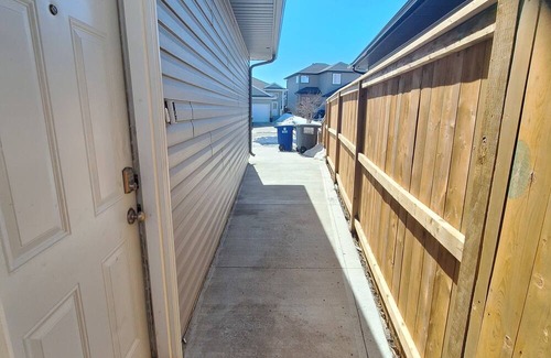 Saskatoon House | The Hampton Suite (near Airport & Downtown)