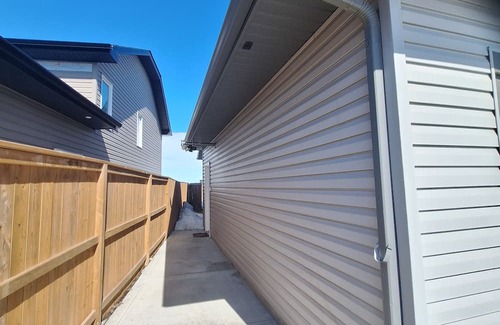 Saskatoon House | The Hampton Suite (near Airport & Downtown)