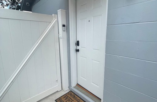 Bearss Plaza Apartment | Charming studio with AC, WiFi in wonderful Tampa