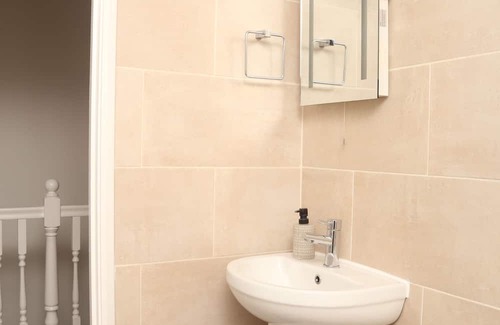 Oxford House | Spacious modern 3 bedroom house 4 you, me and them