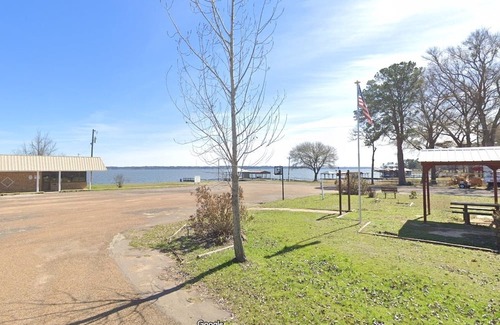 Chandler House | Water-view, 3-bedroom in Chandler with AC, WiFi