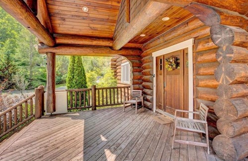 Hunter Cabin | Spacious 5-bedroom cabin with AC, WiFi in welcoming Lanesville