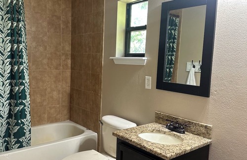 Deltona House | Spacious 5-bedroom house in DeBary right off i4 25 mins to Orlando and Daytona.