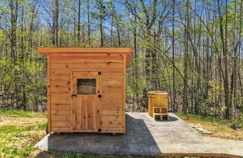 Livingston House | Studio, Sauna, Ice Plunge, Deck, Patio, Private Trail, Gazebo