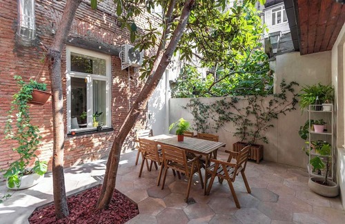 Tbilisi Apartment | Beautiful Apartment with Private Garden