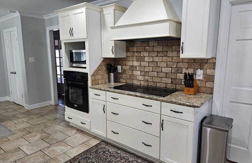 Cordova House | Elegant 7- BR Mansion with Pool - Near Gold Course & Essentials, All King Beds.