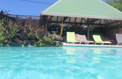 Sainte-Rose House | cottages with swimming pool and Spa 900 m from the sea