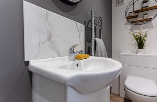 Chichester Apartment | Oving | 6 Bedroom | 6 En-suite