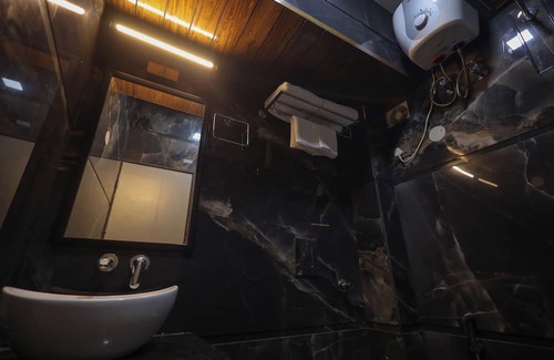 Mathura House | Spacious building in charming Mathura with WiFi, AC